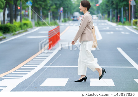 女生 女孩 女性 143857826