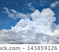 積雨雲正在形成；夏日天空和白雲 143859126