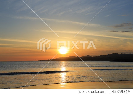 在海上日落 在海上日落 143859849