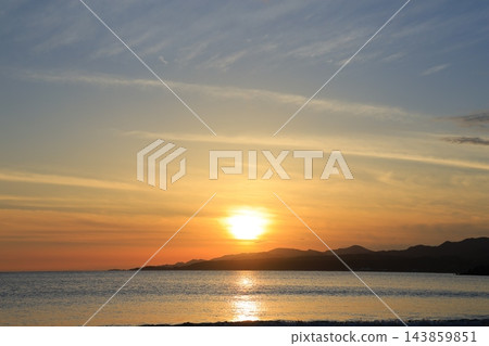 在海上日落 在海上日落 143859851