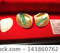 貝殼配對遊戲，雙殼貝類貝殼，蒔繪（金漆）裝飾，日本傳統遊戲。 143860762
