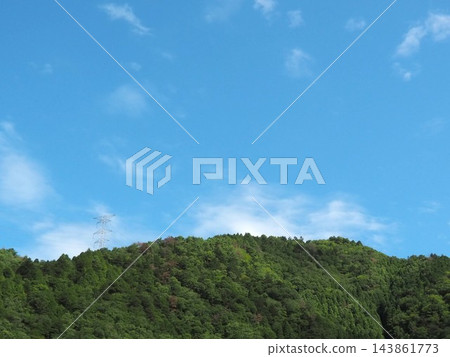 夏日的天空和山脈 夏日的天空和山脈 143861773