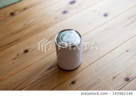 放置時間過長而膨脹變形的罐頭食品 放置時間過長而膨脹變形的罐頭食品 143862146