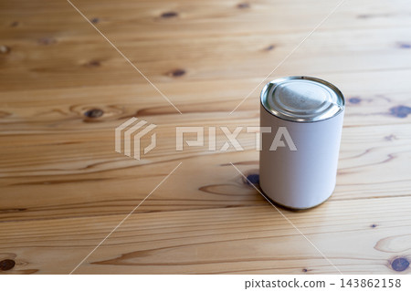 放置時間過長而膨脹變形的罐頭食品 放置時間過長而膨脹變形的罐頭食品 143862158