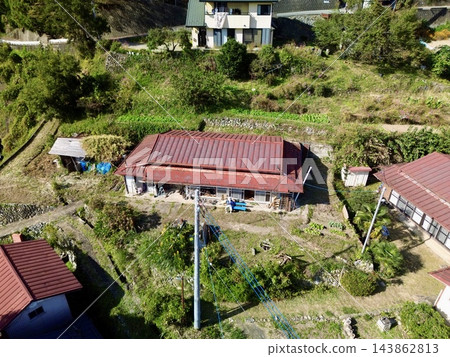 山梨縣藤川町平林梯田,遠眺富士山:秋日鄉村風光 山梨縣藤川町平林梯田,遠眺富士山:秋日鄉村風光 143862813