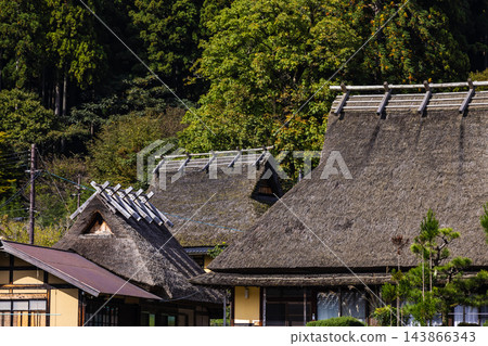 宮山町的古老茅草屋頂農舍 宮山町的古老茅草屋頂農舍 143866343