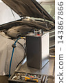 Device for cleaning fuel injectors without removing them from the vehicle.  143867866