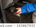 Connecting to the OBD diagnostic port.  143867935