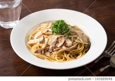 奶油醬油風味蘑菇意麵 143869048