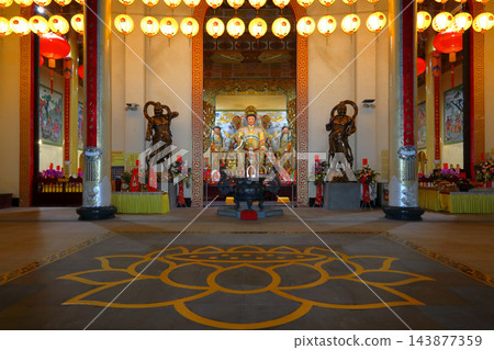 摯愛的台灣（光芒傾瀉而下，照亮漆黑的夜空。古關大寺“無極耀池金目”）台中市“盤濤聖會88號” 143877359