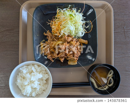 公司餐廳的烤肉套餐真好吃 143878361
