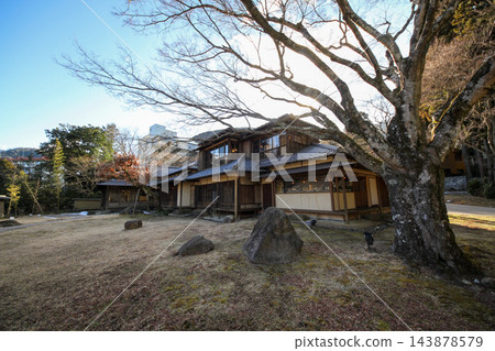 三井財閥別墅是國家指定有形文化遺產,靜靜地矗立在初冬的清冷之中。 三井財閥別墅是國家指定有形文化遺產,靜靜地矗立在初冬的清冷之中。 143878579