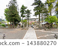 滋賀縣長濱市，春天的伊賀神社入口處的石鳥居和神社庭院 143880270