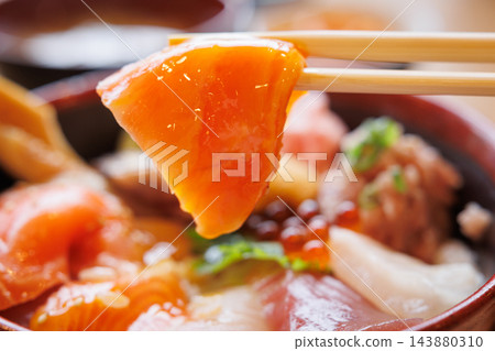 岩手縣大船渡市海鮮蓋飯 | 一家可以品嚐到三陸海豐富海鮮的餐廳 143880310