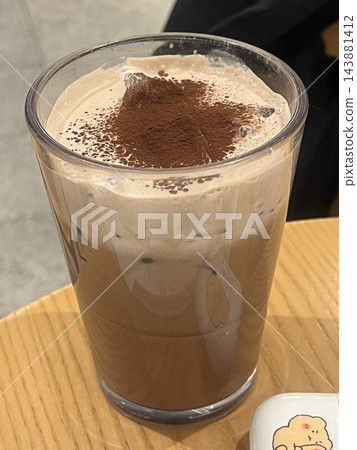 A beautifully crafted latte, featuring creamy foam art on top of rich espresso. Perfect for coffee-related projects, this image captures the warmth and inviting nature of a classic cafe experience. 143881412