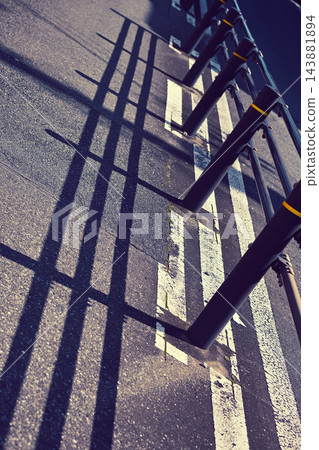 人行道、護欄、路肩 人行道、護欄、路肩 143881894