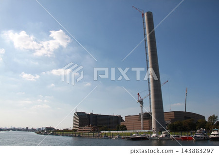 垃圾處理廠煙囪的施工以及江戶川沿岸的水景。 垃圾處理廠煙囪的施工以及江戶川沿岸的水景。 143883297