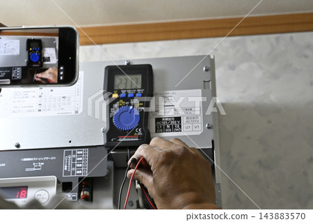 太陽能發電、電力調節器安裝、更換和建造。 太陽能發電、電力調節器安裝、更換和建造。 143883570