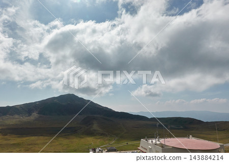 阿蘇火山博物館、草千里濱、烏頭山和秋雲，熊本縣阿蘇市 143884214