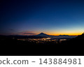 從日本平眺望富士山的黎明景色 143884981