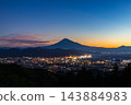 從日本平眺望富士山的黎明景色 143884983