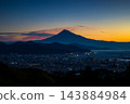 從日本平眺望富士山的黎明景色 143884984