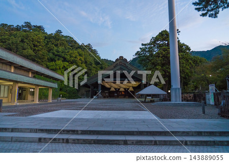 清晨的出雲大社神樂殿 清晨的出雲大社神樂殿 143889055