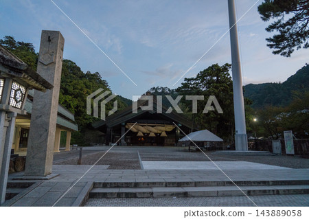 清晨的出雲大社神樂殿 清晨的出雲大社神樂殿 143889058