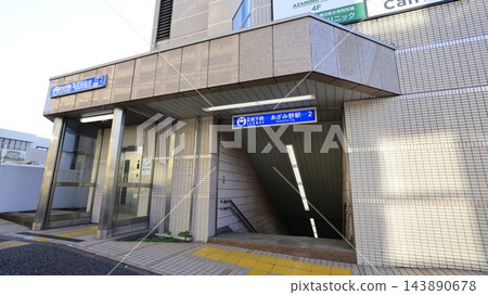 橫濱市營地鐵安曇野站2號出口已安裝電梯。 143890678