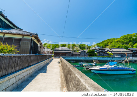 【傳統建築群重要保護區】笠島：香川縣丸龜市本島笠島港及初夏街景 143891028