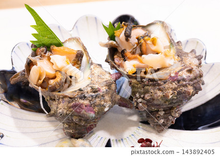 美味的扇貝生魚片 美味的扇貝生魚片 143892405