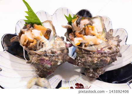 美味的扇貝生魚片 美味的扇貝生魚片 143892406
