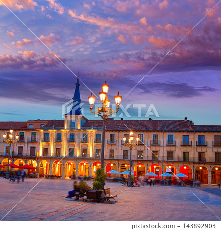 Leon Plaza Mayor in Way of Saint James Castilla 143892903