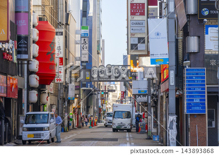 大阪南區,早上的宗右衛門町 大阪南區,早上的宗右衛門町 143893868