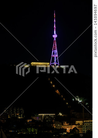 格魯吉亞的纜車餐廳綜合大樓和第比利斯電視台廣播塔,以及姆塔茨明達萬神殿 格魯吉亞的纜車餐廳綜合大樓和第比利斯電視台廣播塔,以及姆塔茨明達萬神殿 143894697