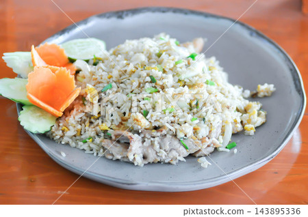 stir fried rice or fried rice with vegetable 143895336