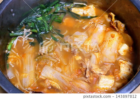 泡菜火鍋特寫 泡菜火鍋特寫 143897812