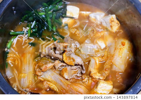 泡菜火鍋特寫 泡菜火鍋特寫 143897814