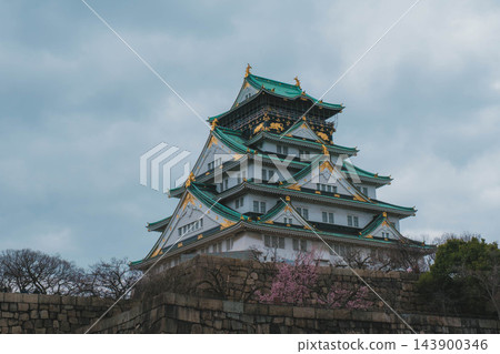 【大阪城】大阪的標誌性城堡，與豐臣秀吉有著密切的聯繫。 143900346
