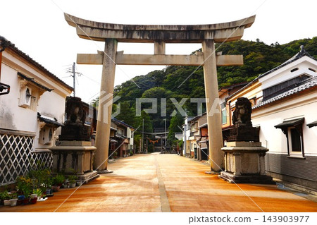 八幡神社鳥居，北條祭在此舉行（福井縣小濱市小濱男山） 143903977