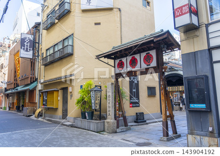 大阪南：法善寺迷人的清晨（2026） 143904192