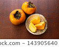 Overhead view of a sliced persimmon 143905640