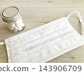 Non-woven masks and glass bottles containing tablets/supplements - for cold prevention, hygiene management, infection control, prevention, health, and medical care. 143906709