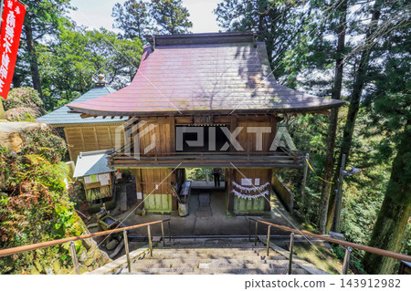 修善寺是位於下關市豐田町的真言宗醍醐派寺廟。 修善寺是位於下關市豐田町的真言宗醍醐派寺廟。 143912982