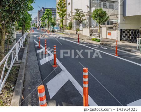 「30+」區域內狹窄住宅道路的交通安全措施。 143914023