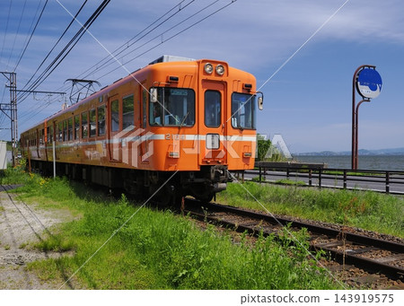 市端電氣鐵道沿宍道湖岸線運行。 市端電氣鐵道沿宍道湖岸線運行。 143919575