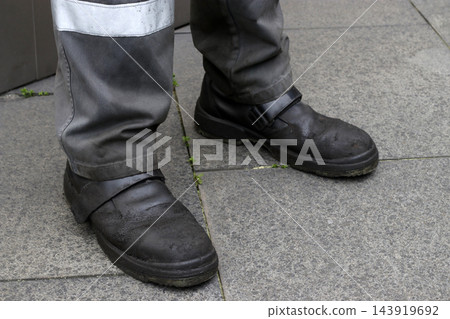 Fireproof suit to work under hazardous conditions Fireproof suit to work under hazardous conditions 143919692