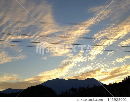 信州禦嶽山與日落的天空 信州禦嶽山與日落的天空 143928001