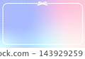 柔和的漸層色和白色蕾絲緞帶邊框背景 143929259