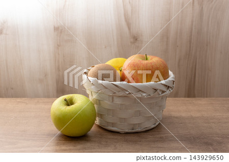 籃子裡的水果 籃子裡的水果 143929650
